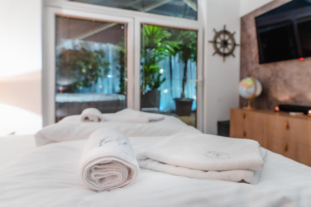 Apartamenty Kapitanskie - Plywajace Oława Extérieur photo